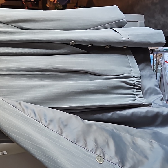 Suit‎ - Picture 4 of 5